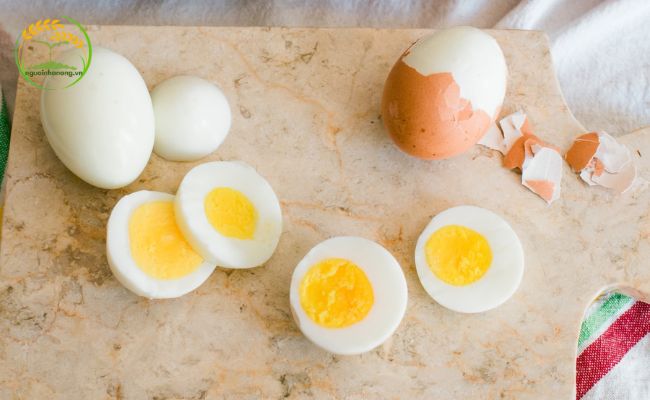 Lưu ý gì khi ăn trứng luộc